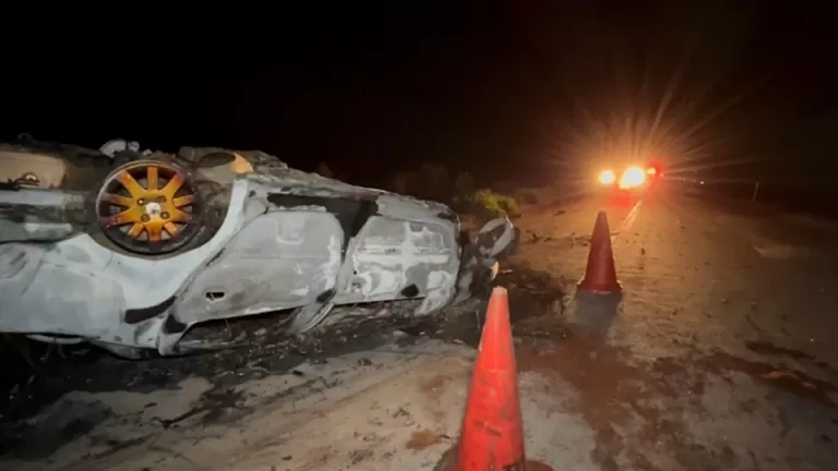 Motorista morre após saída de pista com capotamento na BR 163; carro pegou fogo