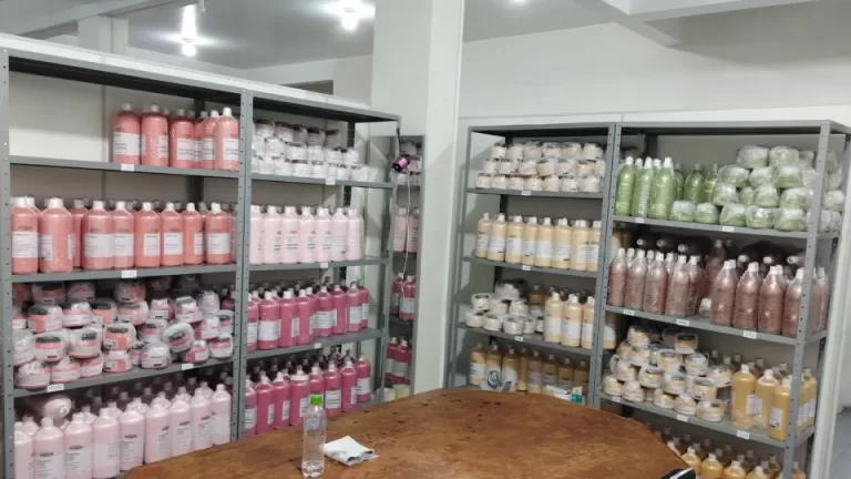 Operação da Polícia Federal mira falsificação de cosméticos em Cascavel