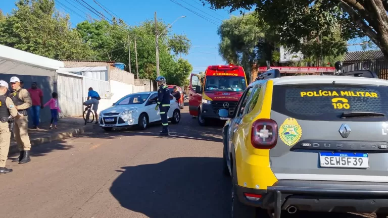 Mulher fica gravemente ferida ao ser atropelada após acidente entre dois veículos em Cascavel