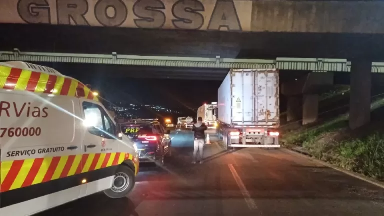 Casal morre atropelado na BR-376