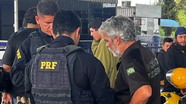 PRF cumpre mandado de prisão contra paraguaio na Ponte da Amizade