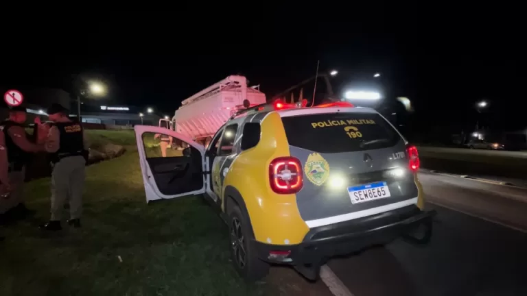 Caminhão carregado com cigarros contrabandeados é apreendido na BR-277 após perseguição