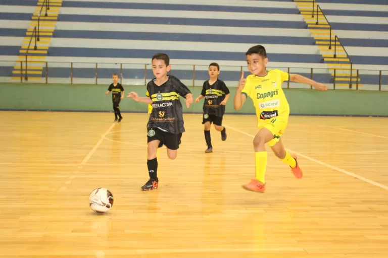 Rui Barbosa/Escola Coxa e AACC fazem rodada com 32 gols na Copa Karl Schmidt