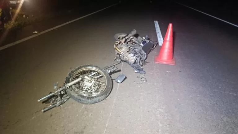 Motociclista na contramão e com luzes apagadas morre ao bater de frente com carro em Toledo