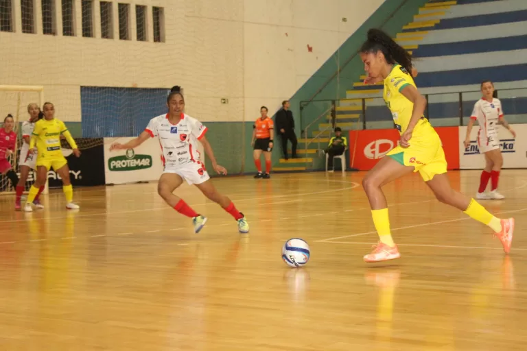 AACC sofre derrota em casa, mas se garante no G4 da Série Ouro