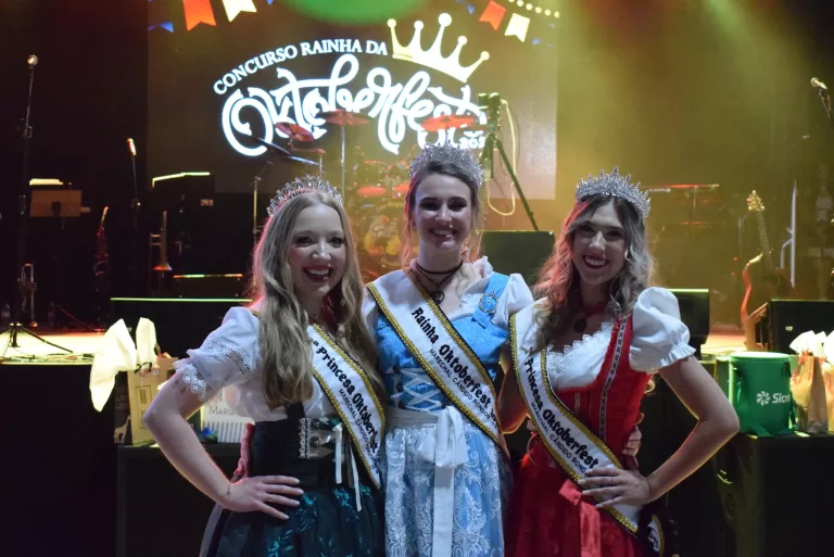 Wera Cristina Fülber é a Rainha da Oktoberfest 2025