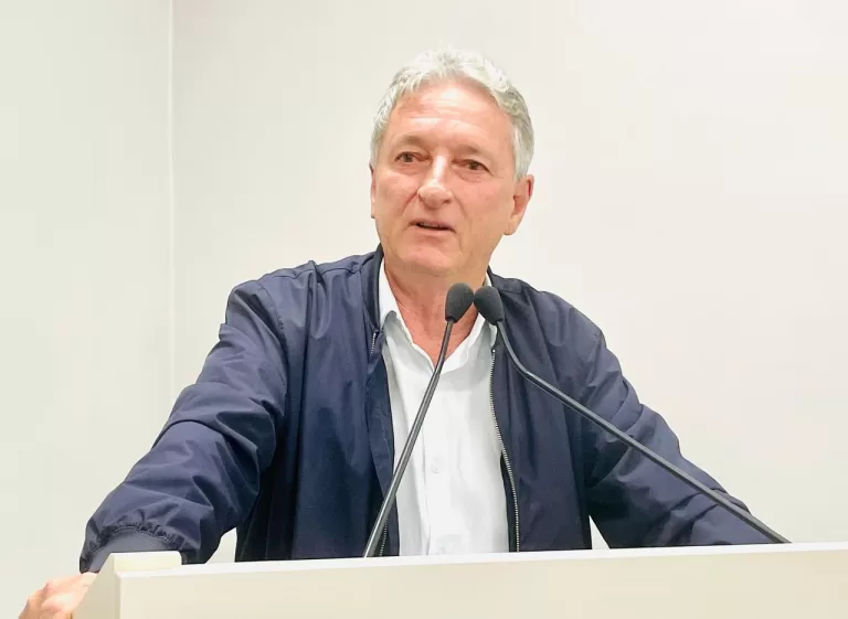 Valdirzinho solicita melhorias na quadra de esportes da associação de moradores de São Roque