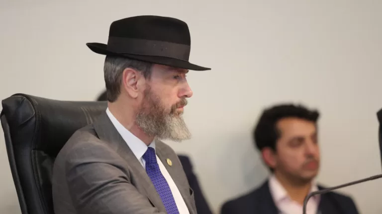 Projeto de lei visa instituir homenagem anual em memória dos policiais e bombeiros mortos em serviço