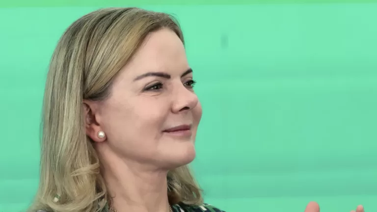 Gleisi anuncia 88 novos profissionais do Mais Médicos para o Paraná