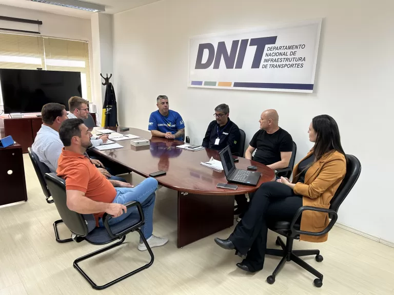 Prefeito de Mercedes busca soluções para acesso da Colina em reunião no Dnit em Curitiba