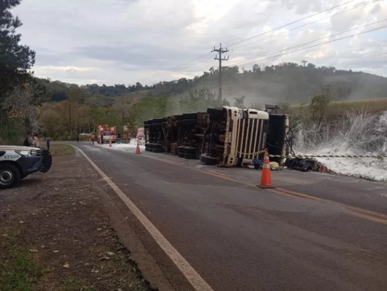 Motorista de caminhão de Guaíra morre em acidente na PR-484