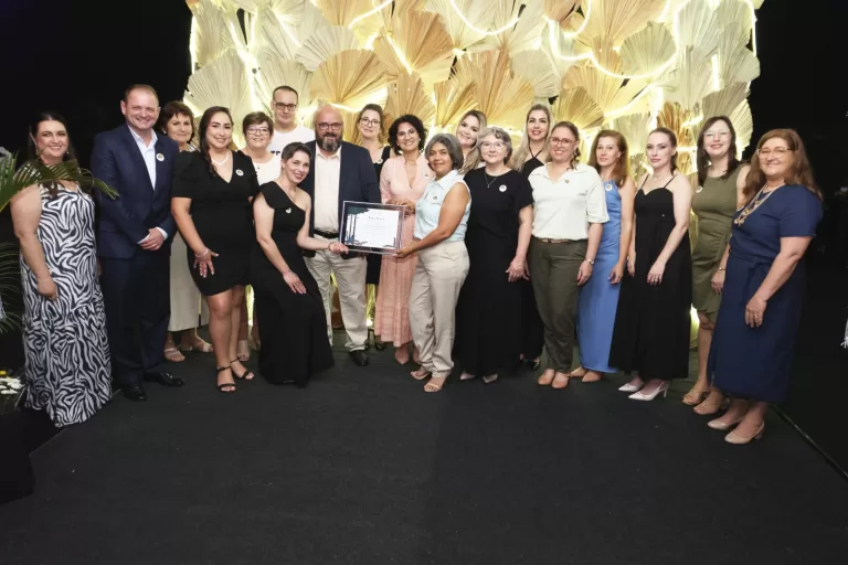 Apae de Marechal Rondon celebra 50 anos com noite de homenagens e divulgação do projeto da nova sede