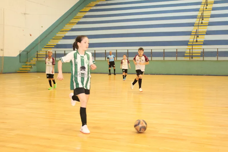 Escola Coxa e Rui Barbosa movimentam 1ª fase da Copa Karl Schmidt