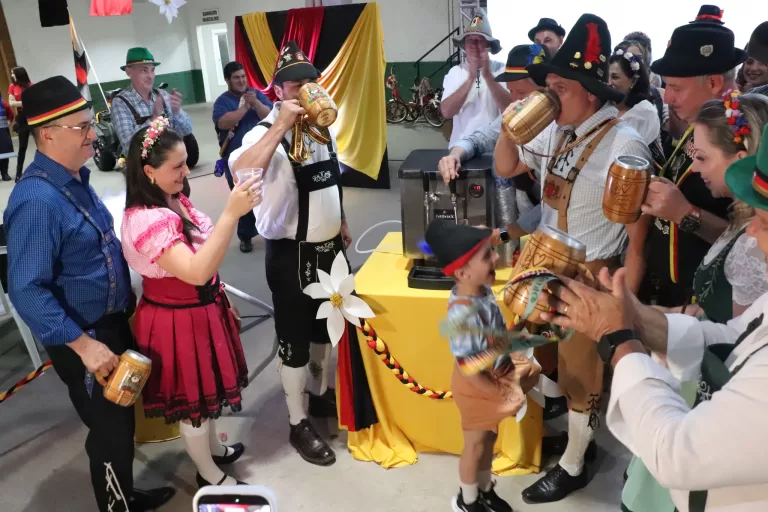 Aberta a programação da Oktoberfest 2025; veja fotos