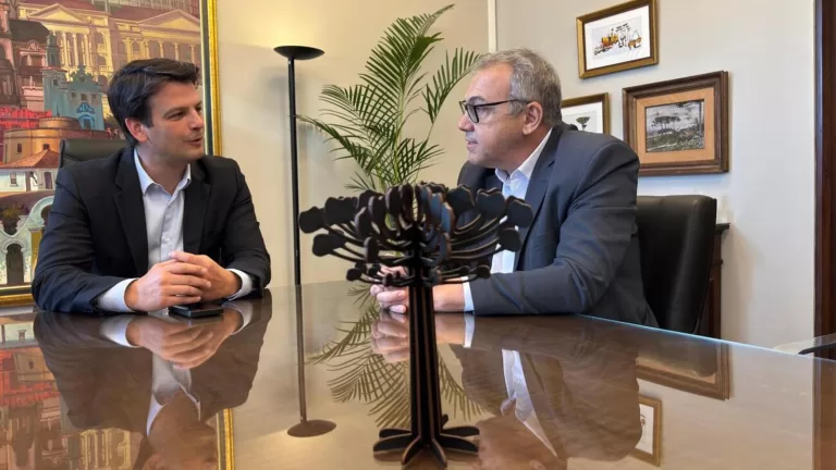Prefeito de Toledo se reúne com prefeito de Curitiba para troca de experiências