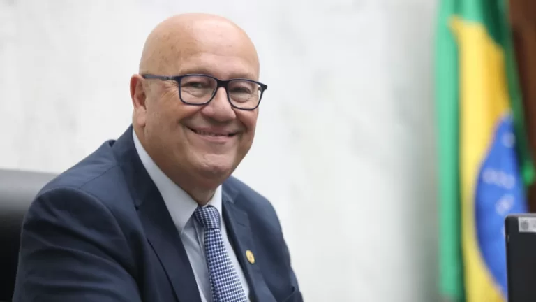 Banco Central trava crescimento do salário do trabalhador brasileiro, aponta deputado Romanelli