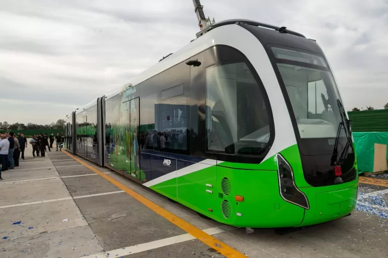 Tecnologia chinesa de transporte coletivo sem trilhos chega na Região Metropolitana de Curitiba