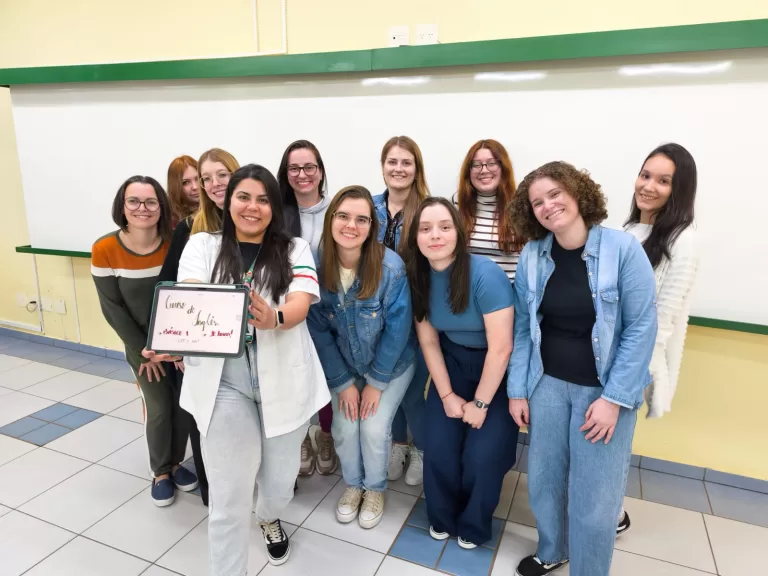 FAG Toledo oferta curso gratuito de inglês para estudantes do Ensino Médio