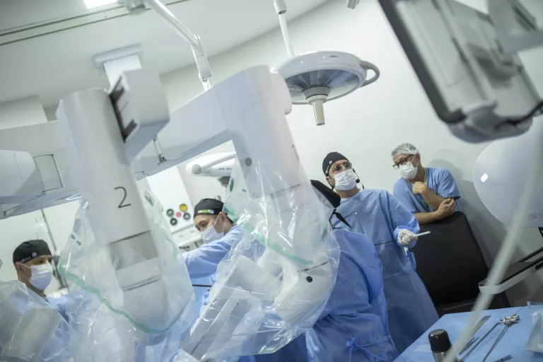 Paraná é palco da telecirurgia de maior distância do mundo; Unioeste deve incorporar tecnologia