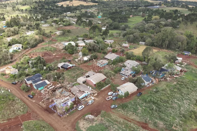 Simepar confirma tornado em Santa Maria do Oeste e rajadas de vento recordes pelo Estado