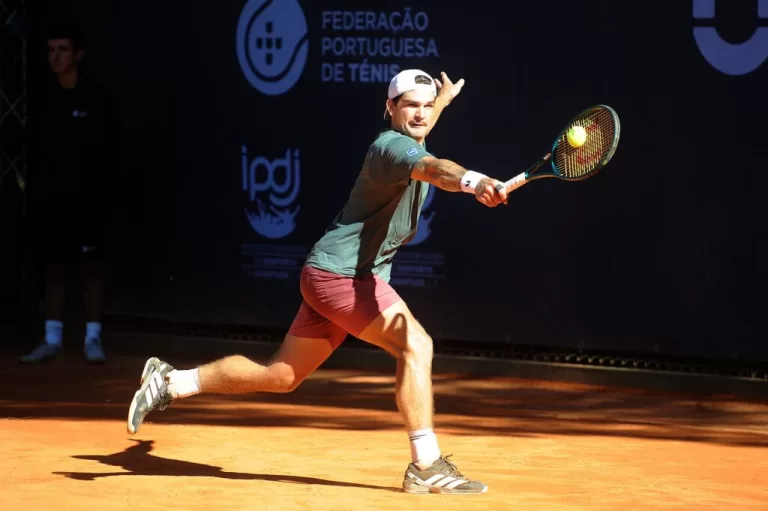 Wild estreia em Braga contra cabeça 1, Monteiro encara tenista do quali