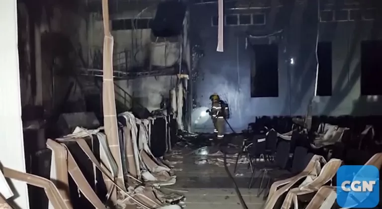 Incêndio destrói igreja no centro de Cascavel