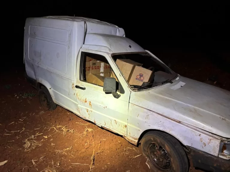 PF e BPFron apreendem veículo com dois mil pacotes de cigarros contrabandeados em Porto Mendes