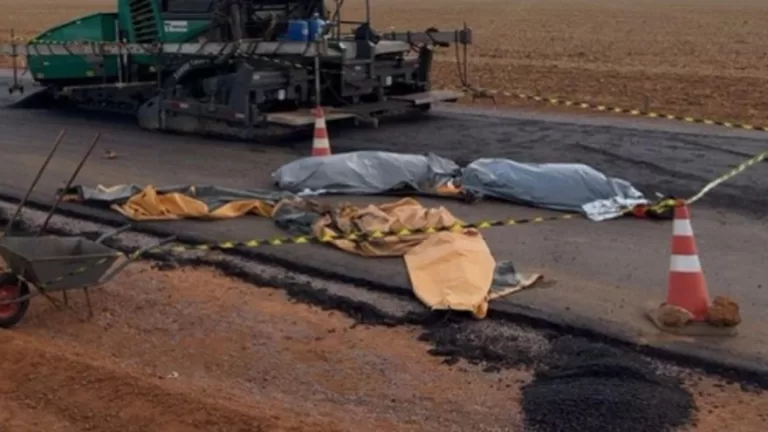 Três trabalhadores morrem durante obras na BR-163 ao serem atingidos por um rolo compactador