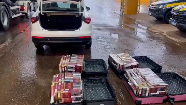 Malas recheadas de cigarros são apreendidas na BR-277 em Cascavel