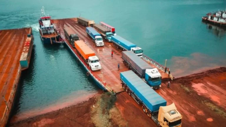 Nova balsa faz viagem experimental e atraca em Santa Helena