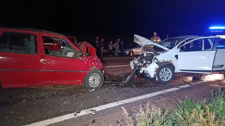 Carros batem de frente na BR-163 entre Toledo e Cascavel