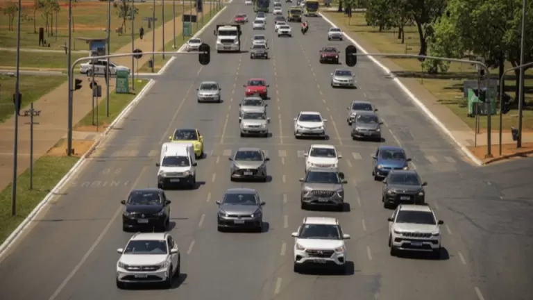 Paranaense precisa trabalhar quase quatro meses para tirar a primeira CNH, aponta Senatran