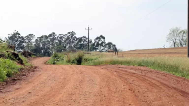 Municípios arcam com R$ 3,6 bilhões para manter estradas vicinais e recebem apenas R$ 371 milhões