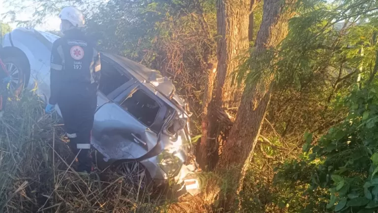 Acidente na PR-317 deixa uma pessoa morta e três feridos