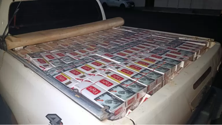 Caminhonete carregada com 35 caixas de cigarros é apreendida em Toledo