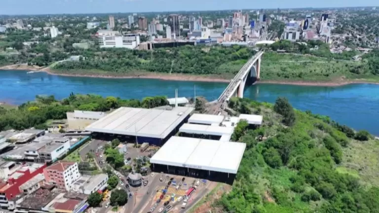 Autoridades buscam soluções para o trânsito caótico na fronteira entre Paraguai e Brasil