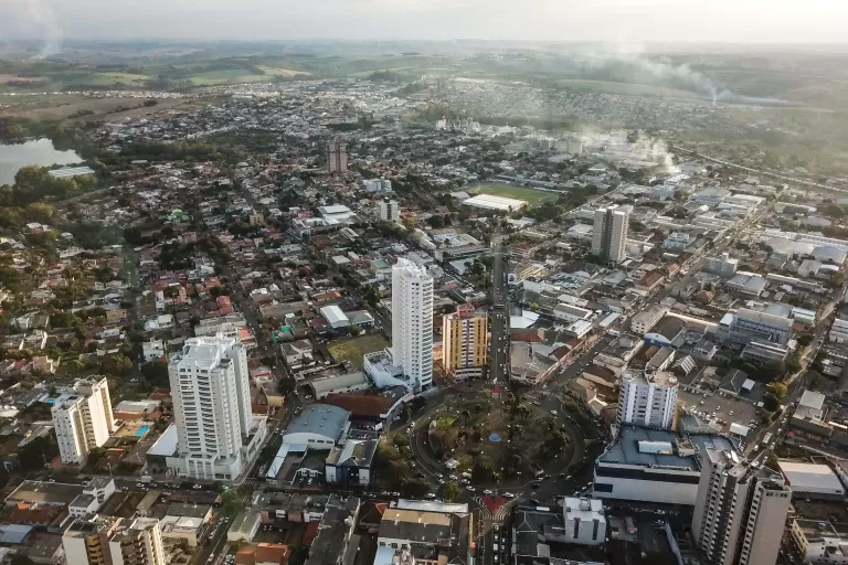 Paraná tem 19 cidades acima de 100 mil habitantes com menos de 5% de desocupação