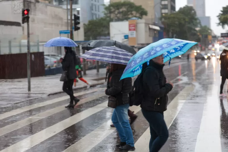 Curitiba registrou volumes extremos de chuva na terça-feira durante tempestade de verão