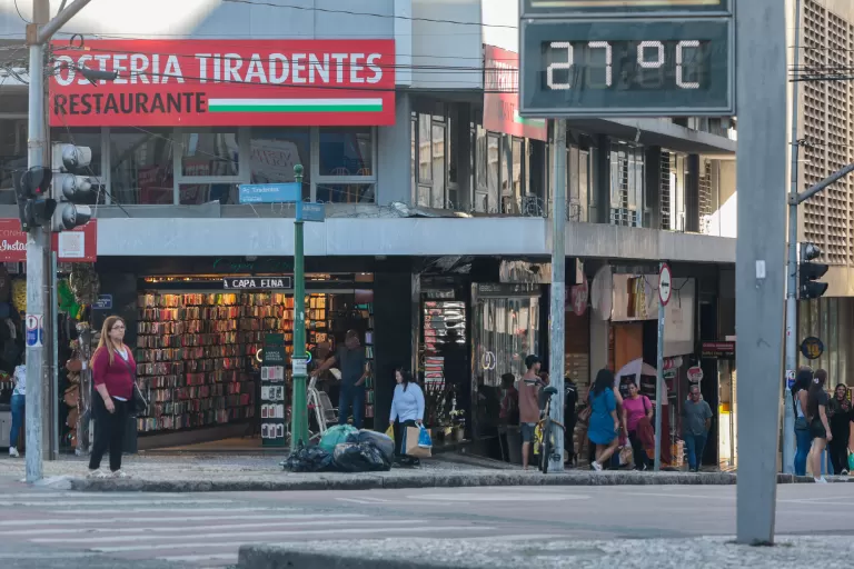 Vendas no comércio varejista do Paraná acumulam alta de 2,6% em 2025, mostra IBGE