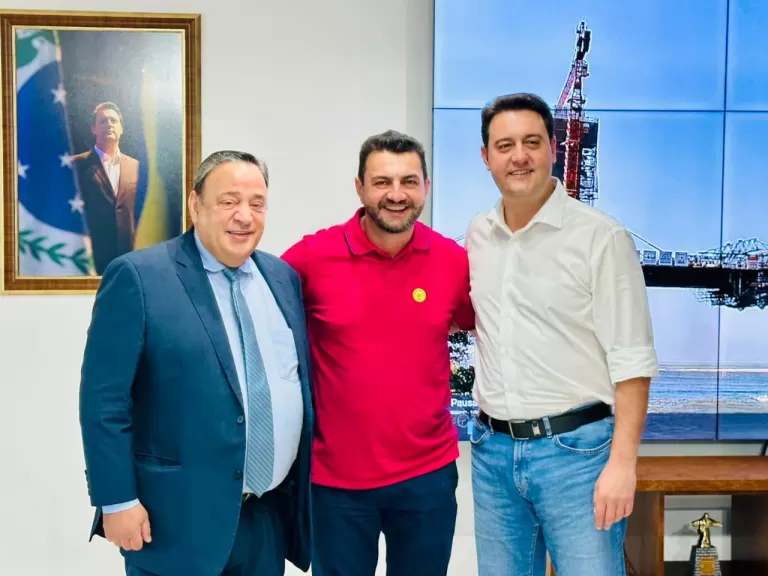 Prefeito Adriano Backes se reúne com governador Ratinho Junior