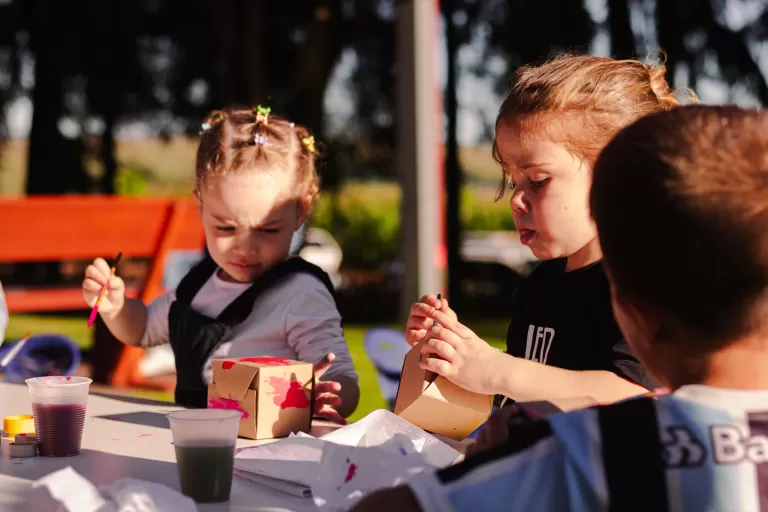 Tem brincadeira, pipoca e música boa: a Feirinha do Biopark é o destino certo do Mês das Crianças