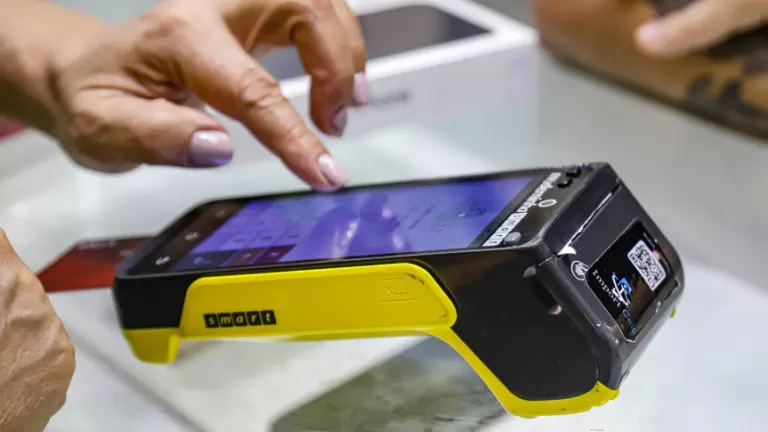Projetos ampliam acessibilidade de pessoas com deficiência visual em terminais de pagamento eletrônico