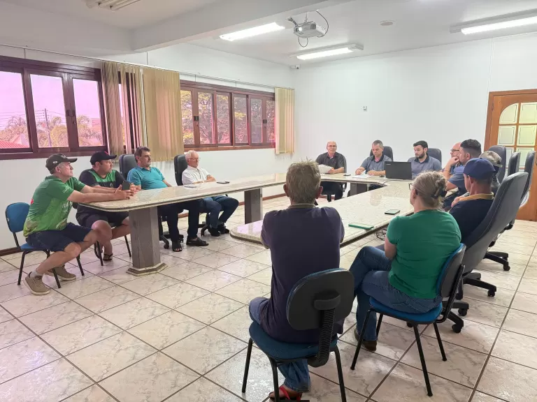 Prefeitura de Quatro Pontes lança o Programa Porteira Adentro e define cronograma de execução por linhas rurais