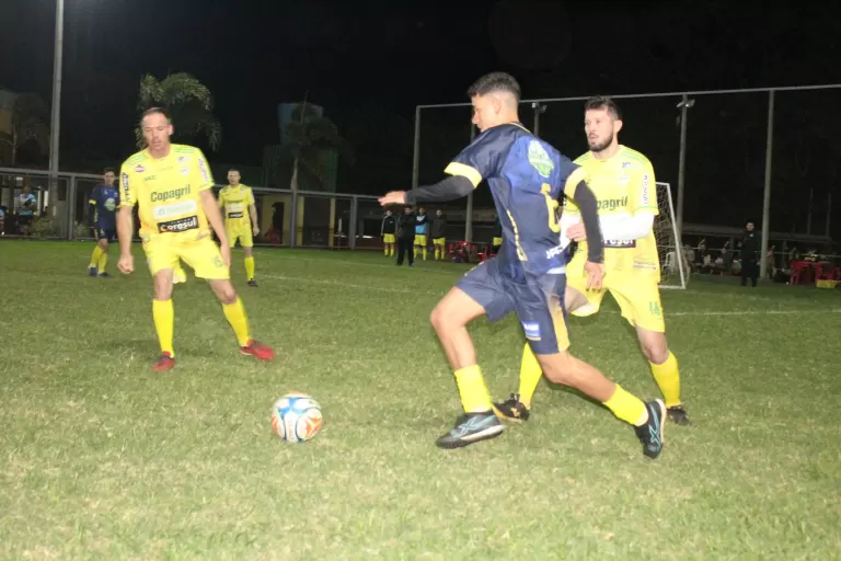 AABB vence AACC fora de casa com um a menos e se isola na liderança do Grupo B; veja resumo