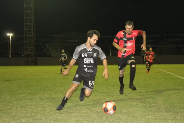 Aston Peira e Grande Família fecham 1ª fase na liderança do Grupo D