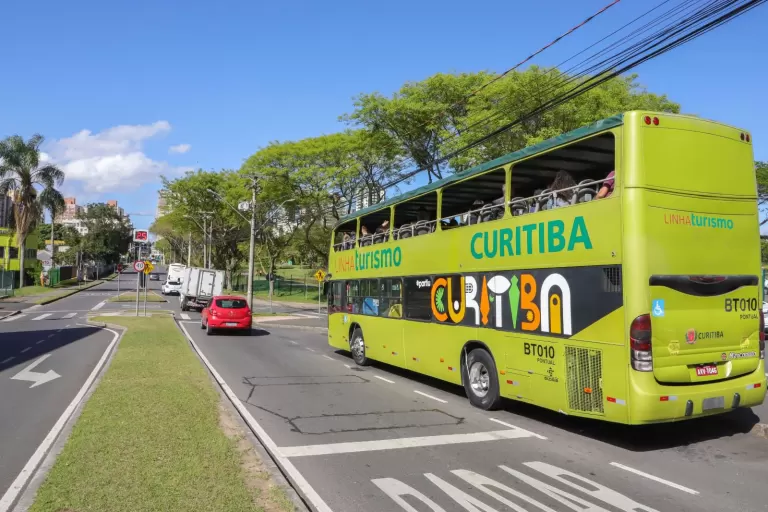 Curitiba se reinventa e lança marca que convida o mundo a viver a cidade