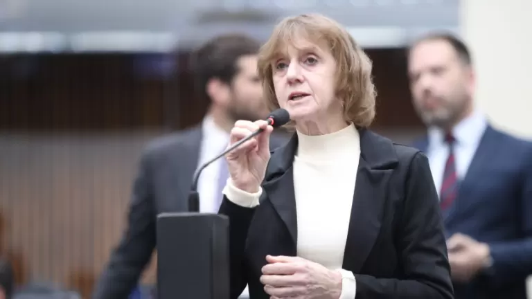 Deputada Luciana Rafagnin destaca aprovação de emenda que exclui escolas do campo do Programa Cívico-Militar