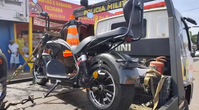 Homem com sinais de embriaguez é preso após atravessar faixa de isolamento em cena de crime em Cascavel