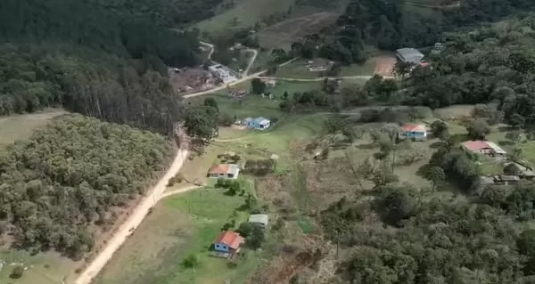 Cidade do Paraná perde 1,5 mil moradores para município vizinho e gera protestos; entenda