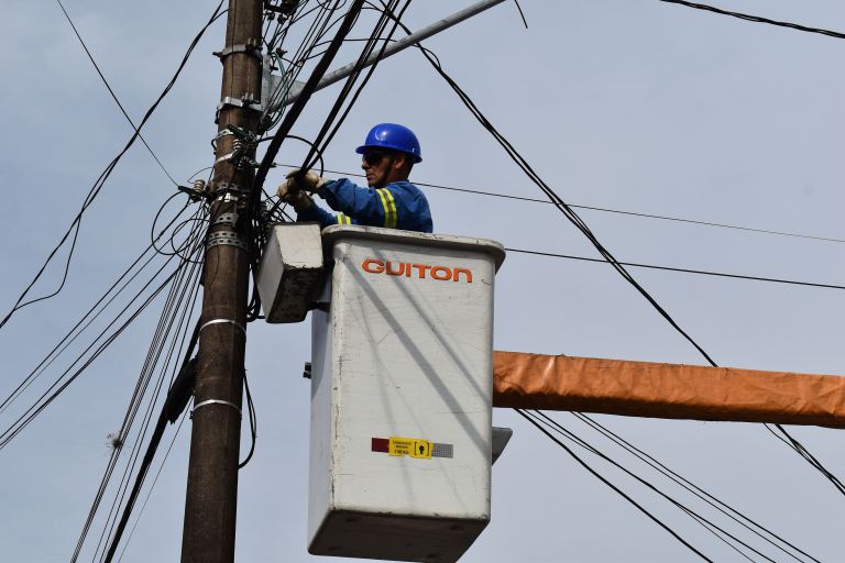 Copel avança na regularização de cabeamento de comunicação em Toledo
